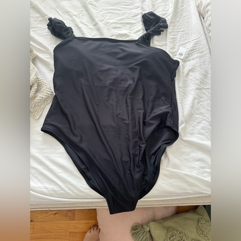 Old navy new with tags black 2X swimsuit